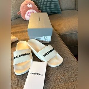 Balenciaga Ladies Cream Slide Sandals